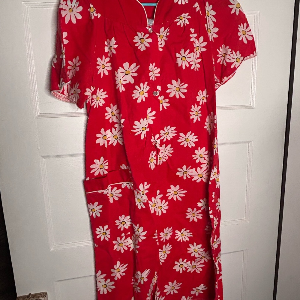 1960s Daisy print house dress